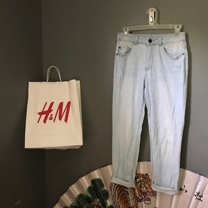 Super cute High waisted Mom Jeans!